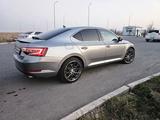 Skoda Superb 2018 года за 13 700 000 тг. в Шымкент – фото 3