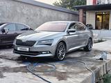 Skoda Superb 2018 года за 14 000 000 тг. в Шымкент