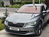 Skoda Superb 2018 года за 14 000 000 тг. в Шымкент – фото 3