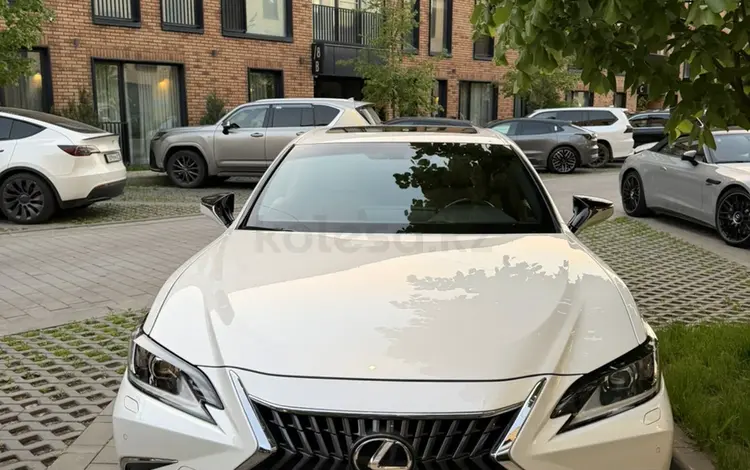 Lexus ES 250 2022 года за 23 500 000 тг. в Алматы