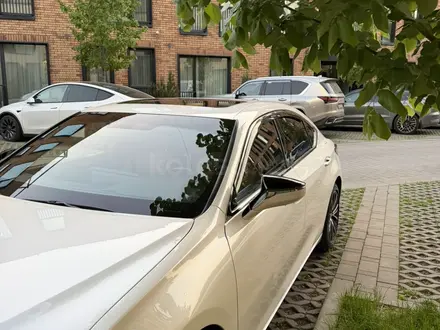 Lexus ES 250 2022 года за 23 500 000 тг. в Алматы – фото 3