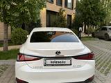 Lexus ES 250 2022 года за 23 500 000 тг. в Алматы – фото 2