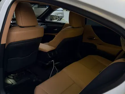 Lexus ES 250 2022 года за 23 500 000 тг. в Алматы – фото 9