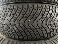 Одиночные зимние шины 215/55/17 215/55R17. за 15 000 тг. в Алматы