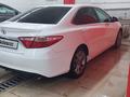 Toyota Camry 2016 года за 9 999 990 тг. в Уральск – фото 2