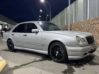 Mercedes-Benz E 320