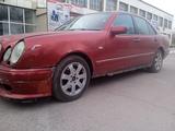 Mercedes-Benz E 240 1995 года за 2 300 000 тг. в Караганда – фото 2