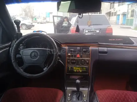 Mercedes-Benz E 240 1995 года за 2 300 000 тг. в Караганда – фото 12