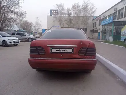 Mercedes-Benz E 240 1995 года за 2 300 000 тг. в Караганда – фото 4