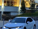 Toyota Camry 2020 года за 14 000 000 тг. в Алматы