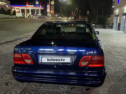 Mercedes-Benz E 230 1999 года за 2 350 000 тг. в Алматы – фото 2