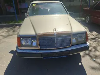 Mercedes-Benz E 230
