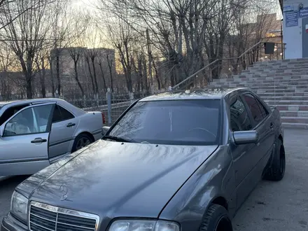 Mercedes-Benz C 200 1995 года за 2 500 000 тг. в Караганда – фото 2