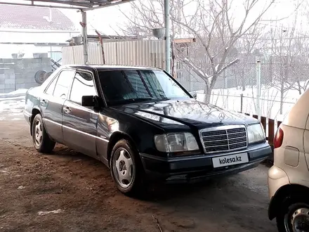 Mercedes-Benz E 220 1994 года за 1 700 000 тг. в Алматы – фото 3