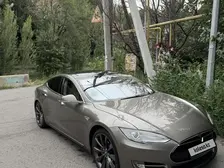 Tesla Model S, 2015