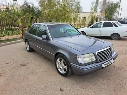 Mercedes-Benz E 280 1995 года за 2 100 000 тг. в Тараз – фото 2