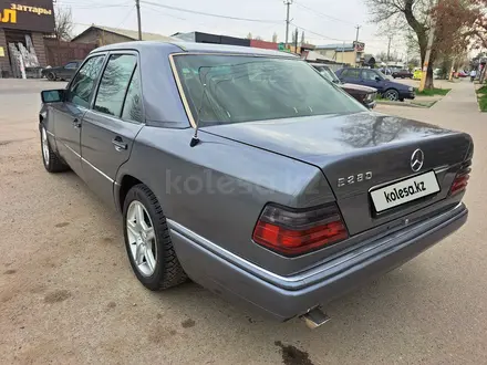 Mercedes-Benz E 280 1995 года за 2 100 000 тг. в Тараз – фото 3