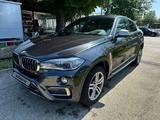 BMW X6 2018 года за 17 880 000 тг. в Астана – фото 2