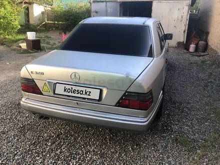 Mercedes-Benz E 320 1993 года за 2 000 000 тг. в Туркестан – фото 4