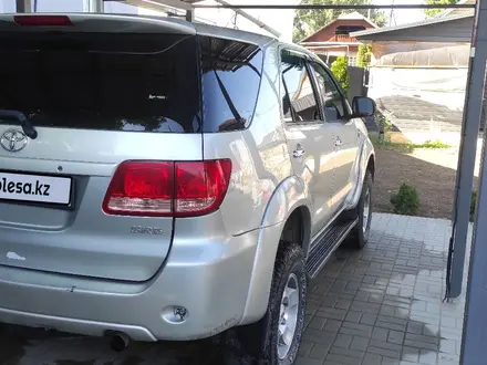 Toyota Fortuner 2005 года за 9 000 000 тг. в Алматы – фото 2