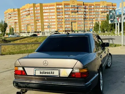 Mercedes-Benz E 200 1992 года за 1 300 000 тг. в Актобе – фото 2