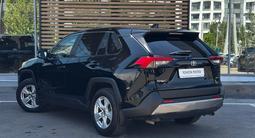 Toyota RAV4 Prestige 2021 года за 11 650 000 тг. в Астана – фото 2