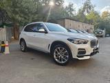 BMW X5 2022 года за 54 000 000 тг. в Алматы – фото 2