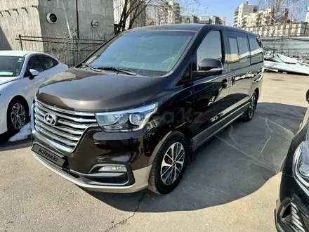 Hyundai Starex 2018 года за 14 900 000 тг. в Алматы
