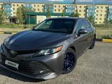 Toyota Camry 2017 года за 9 500 000 тг. в Актобе – фото 3