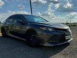 Toyota Camry 2017 года за 9 500 000 тг. в Актобе – фото 4