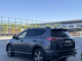 Toyota RAV4 2017 года за 8 200 000 тг. в Актау – фото 4
