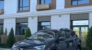 Toyota RAV4 2017 года за 8 200 000 тг. в Актау