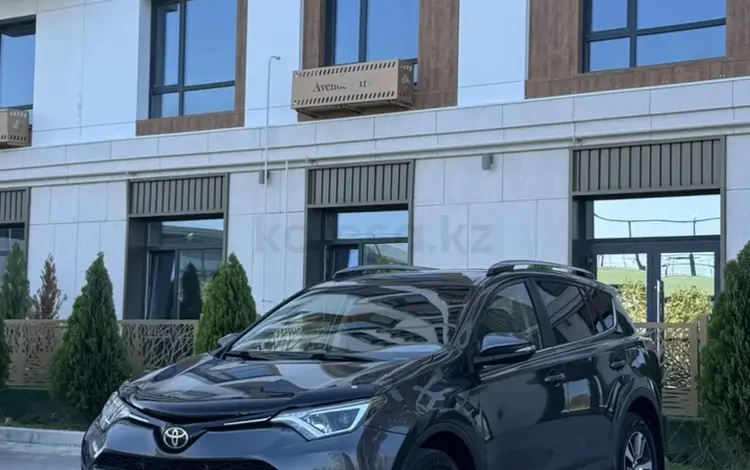Toyota RAV4 2017 года за 8 200 000 тг. в Актау