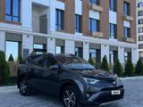 Toyota RAV4 2017 года за 8 200 000 тг. в Актау – фото 2