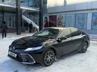 Toyota Camry 2023 года за 19 400 000 тг. в Астана