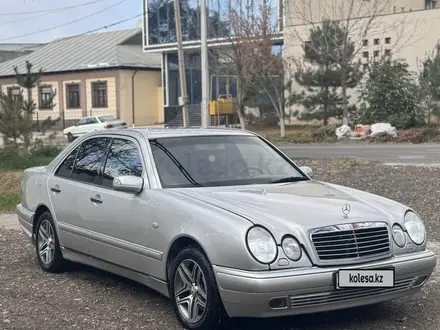 Mercedes-Benz E 320 1997 года за 3 000 000 тг. в Шымкент – фото 2