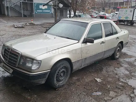 Mercedes-Benz E 200 1991 года за 950 000 тг. в Алматы