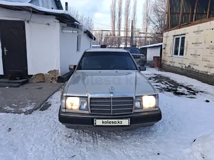 Mercedes-Benz E 200 1991 года за 950 000 тг. в Алматы – фото 7
