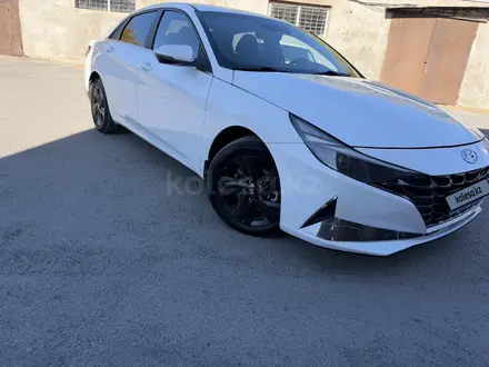 Hyundai Elantra 2022 года за 6 550 000 тг. в Караганда