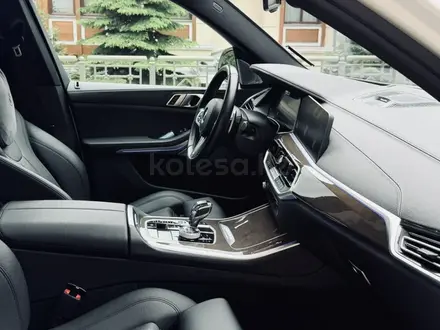 BMW X5 2021 года за 38 000 000 тг. в Алматы – фото 11