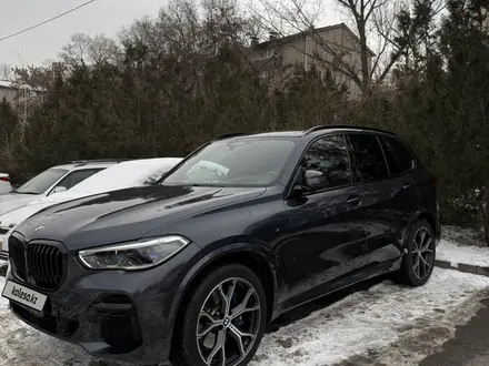 BMW X5 2022 года за 45 500 000 тг. в Алматы – фото 2