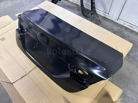 Крышка богажника Toyota Camry 70 ORIGINAL за 10 000 тг. в Алматы – фото 4