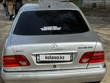 Mercedes-Benz E 280 1997 годаfor2 500 000 тг. в Жезказган – фото 2