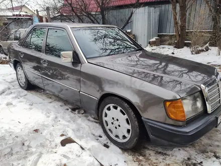 Mercedes-Benz E 220 1992 года за 1 900 000 тг. в Алматы – фото 5