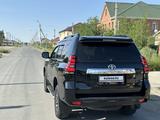 Toyota Land Cruiser Prado 2017 года за 23 500 000 тг. в Атырау – фото 3