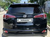 Toyota RAV4 2018 года за 14 000 000 тг. в Алматы – фото 2