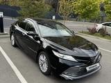 Toyota Camry 2021 года за 15 400 000 тг. в Алматы