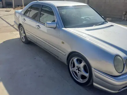 Mercedes-Benz E 280 1996 года за 2 000 000 тг. в Актау – фото 3