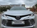 Toyota Camry 2018 года за 14 840 000 тг. в Караганда – фото 2