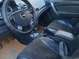 Chevrolet Aveo 2009 года за 2 500 000 тг. в Уральск – фото 5